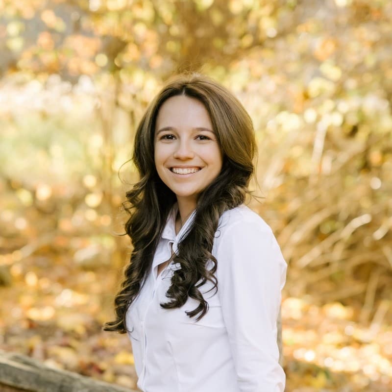 Dr. Hayley Simon headshot