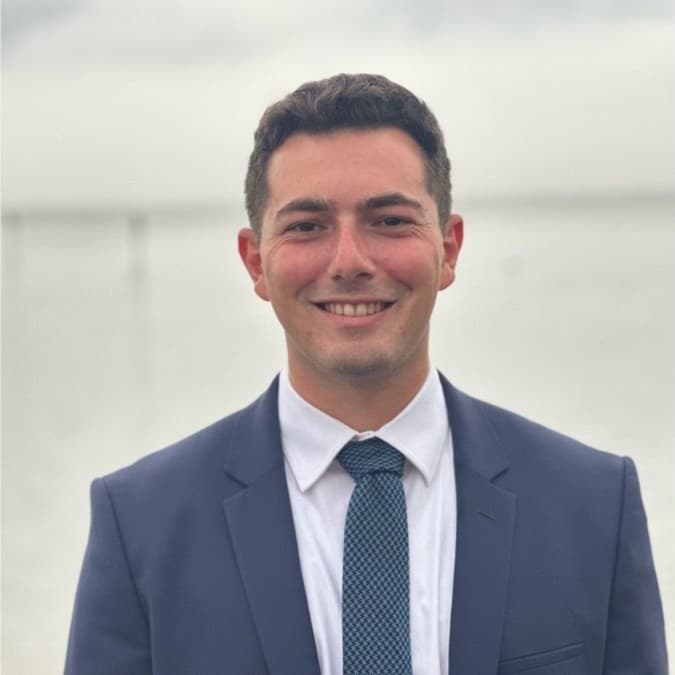 Zachary Simon headshot